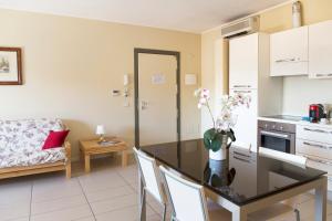 Kuchnia lub aneks kuchenny w obiekcie City Residence