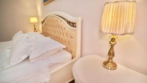 Hotel Bellevue Trogir客房内的一张或多张床位
