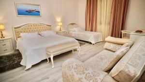 Hotel Bellevue Trogir客房内的一张或多张床位