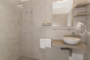 Koupelna v ubytování Hotel Ispinigoli + 22 fotografií