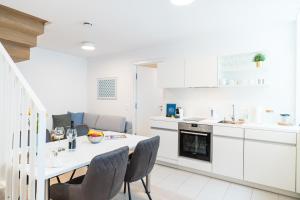 Kuchnia lub aneks kuchenny w obiekcie Luxury Suites Liechtenstein
