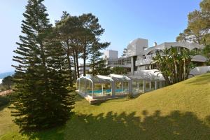 A piscina localizada em Hotel del Lago Golf & Art Resort ou nos arredores