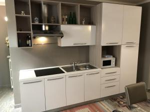 A kitchen or kitchenette at Anfite Apartments Castelletto