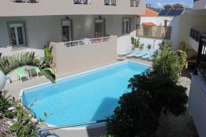 Бассейн в El Greco Apartments или поблизости