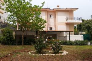 Imagen de la galería de Luxurious apartments close to the beach, en Vari