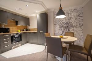 2 London Mews