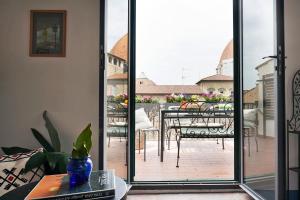 Balcone o terrazza di Best Location w/ Breathtaking Views Chic Palace