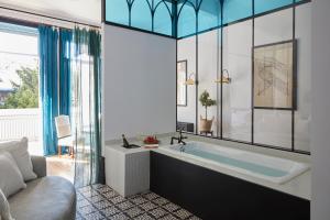 A bathroom at Cocorico Luxury House - Porto