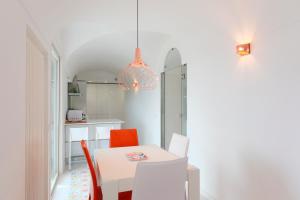 Una cocina o cocineta en The Lodge