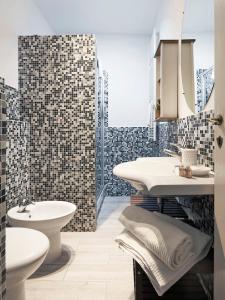A bathroom at On the Duomo - Super Chic
