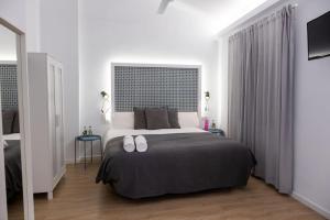 Postel nebo postele na pokoji v ubytování GOMEZ ROOMS