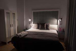 Postel nebo postele na pokoji v ubytování GOMEZ ROOMS
