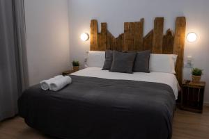 Postel nebo postele na pokoji v ubytování GOMEZ ROOMS