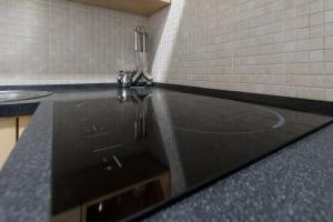 Kuchyň nebo kuchyňský kout v ubytování Apartamento La Galeria de San Antonio + 32 fotografií