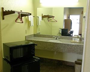 a bathroom with a sink and a mirror at Matador Motel in San Antonio +10 photos