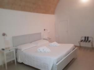 A bed or beds in a room at La Rosa dei Sassi 2