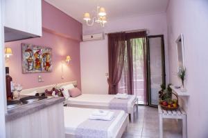 A kitchen or kitchenette at Nontas Home