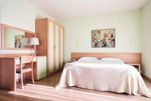 a bedroom with a bed and a desk and a table at Hotel Dei Sette in Vasto