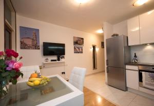 Kuchyňa alebo kuchynka v ubytovaní Apartment Pax