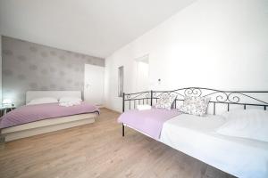 Postel nebo postele na pokoji v ubytování Sunshine Apartment Sovlje