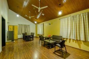 A restaurant or other place to eat at Lake View Holiday Villa Near Sula Wine Yard With 3 BdRms