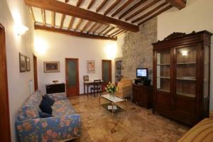 a living room with a blue couch and a tv at La Torre Useppi in San Gimignano