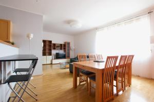 Kuchyň nebo kuchyňský kout v ubytování Standard Apartment by Hi5 - Kazincy 52