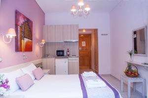 A kitchen or kitchenette at Nontas Home