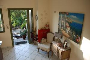 A seating area at Nontas Home