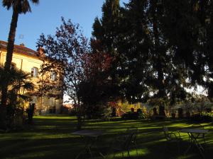 Jardí fora de Albergo Real Castello