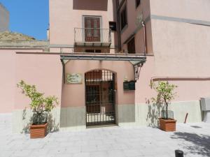 Foto dalla galleria di Porta Carini a Palermo