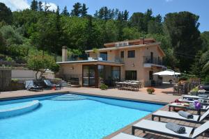 The swimming pool at or close to Villa Provenza