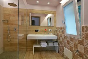 A bathroom at Villa Provenza