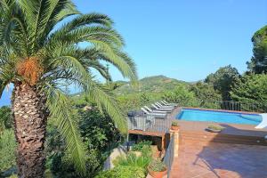 The swimming pool at or close to Villa Provenza