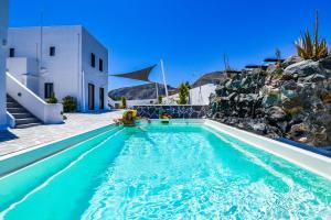 Bazen v nastanitvi oz. blizu nastanitve Sun Springs Suites