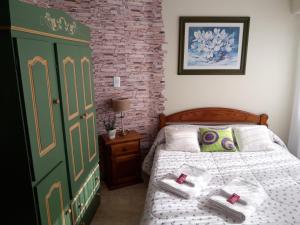 a bedroom with a bed with two towels on it at Depto en La Vicente! in Olavarría