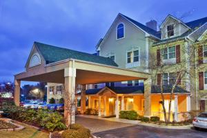 a large house with a gambrel roof at Country Inn & Suites by Radisson, Dalton, GA in Dalton