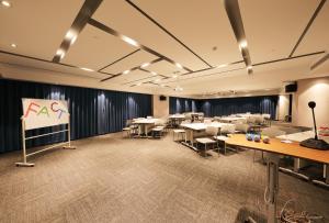 a conference room with tables and chairs and a presentation at Hampton By Hilton Hangzhou Future Sign Technology City in Yuhang