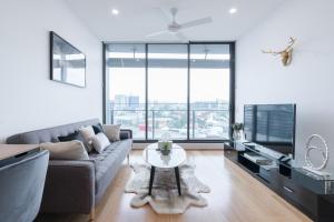 A seating area at Apartment Newstead Central