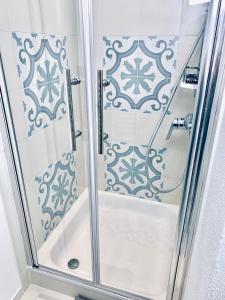 a shower with a glass door in a bathroom at Im kleinen Stil l in Linz am Rhein