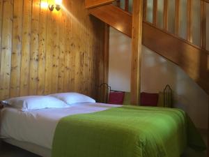 מיטה או מיטות בחדר ב-Chambres d'hôtes Les Templiers