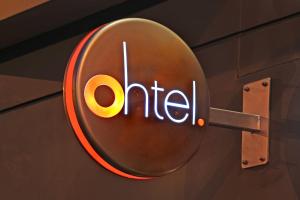 Um certificado, prêmio, placa ou outro documento exibido em Ohtel Wellington