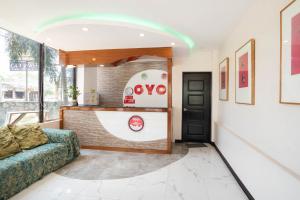a living room with a couch and a counter at OYO 195 Ranchotel - Biñan in Biñan