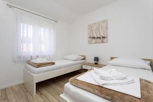 Postel nebo postele na pokoji v ubytování Apartments Mateo