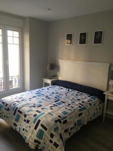 A bed or beds in a room at APARTAMENTOS GyC VIVIENDAS GOLD
