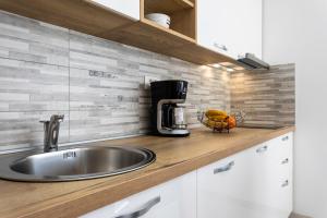 Kuchyň nebo kuchyňský kout v ubytování Apartments Mateo