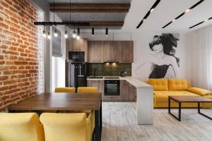 Kuchyňa alebo kuchynka v ubytovaní LEOGRAND LOFT Apartments on Lychakivska 4