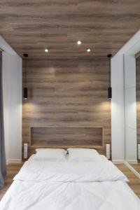 Posteľ alebo postele v izbe v ubytovaní LEOGRAND LOFT Apartments on Lychakivska 4