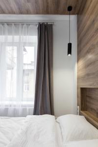 Posteľ alebo postele v izbe v ubytovaní LEOGRAND LOFT Apartments on Lychakivska 4