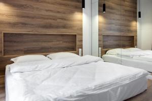 Posteľ alebo postele v izbe v ubytovaní LEOGRAND LOFT Apartments on Lychakivska 4